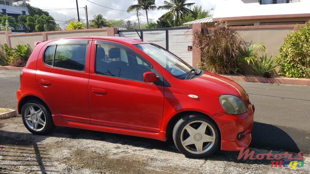 2002' Toyota Vitz RS photo #2