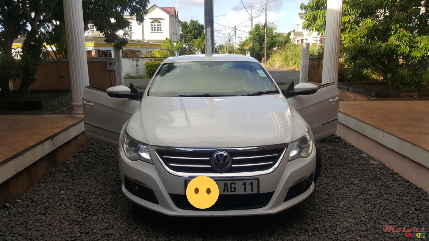 2011' Volkswagen Passat CC photo #2