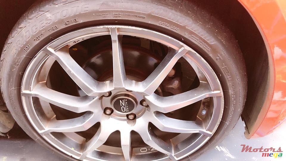 2013' Hyundai Veloster photo #2