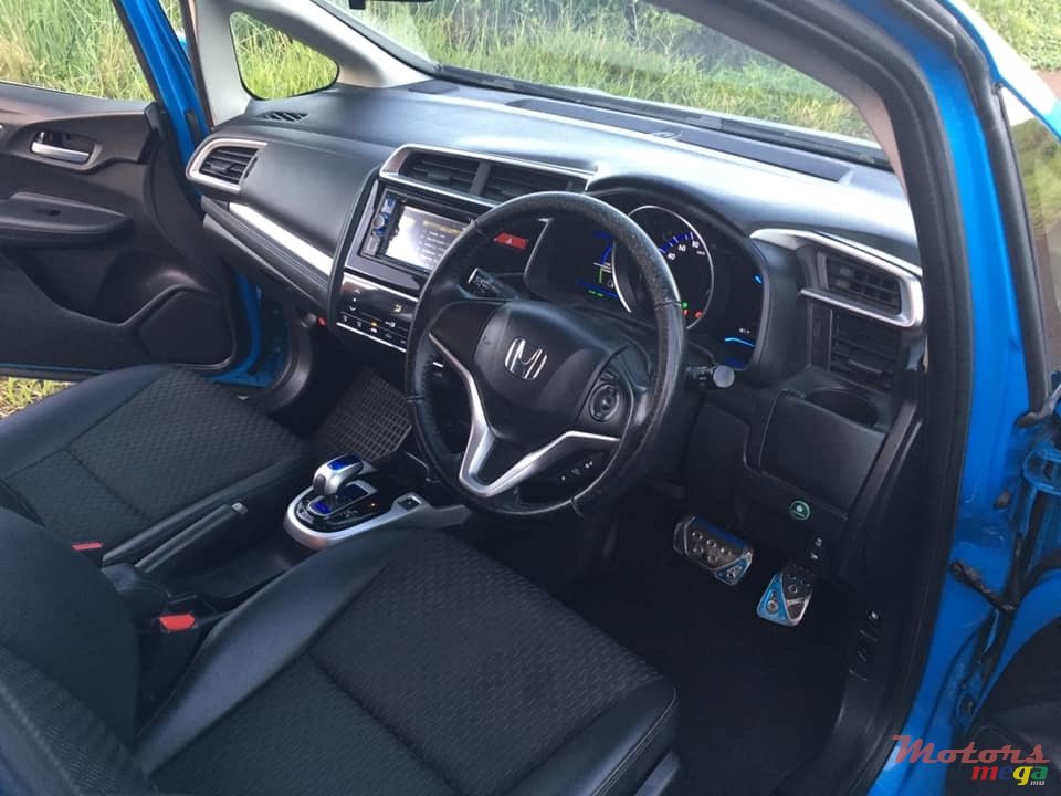 2014' Honda Fit Hybrid photo #5