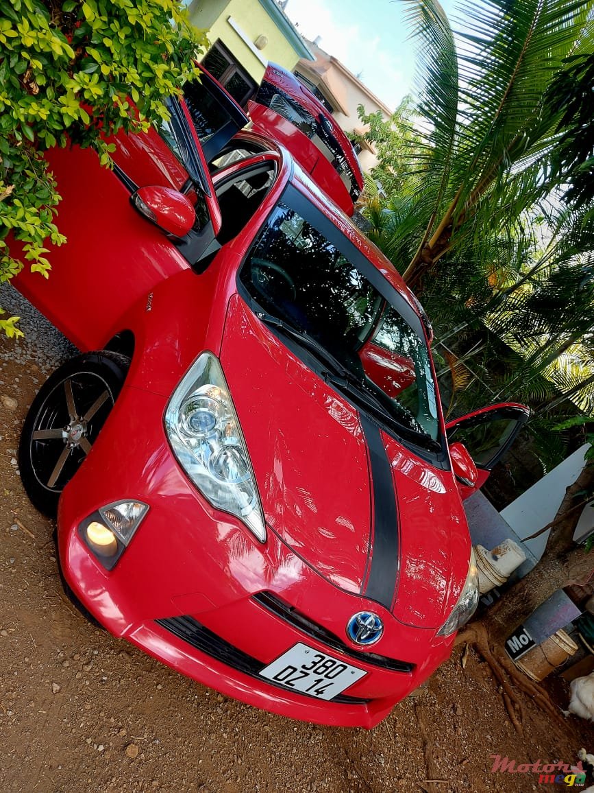 2014' Toyota Aqua Dorigine photo #6