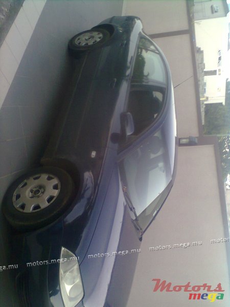 2002' Volkswagen Passat photo #1