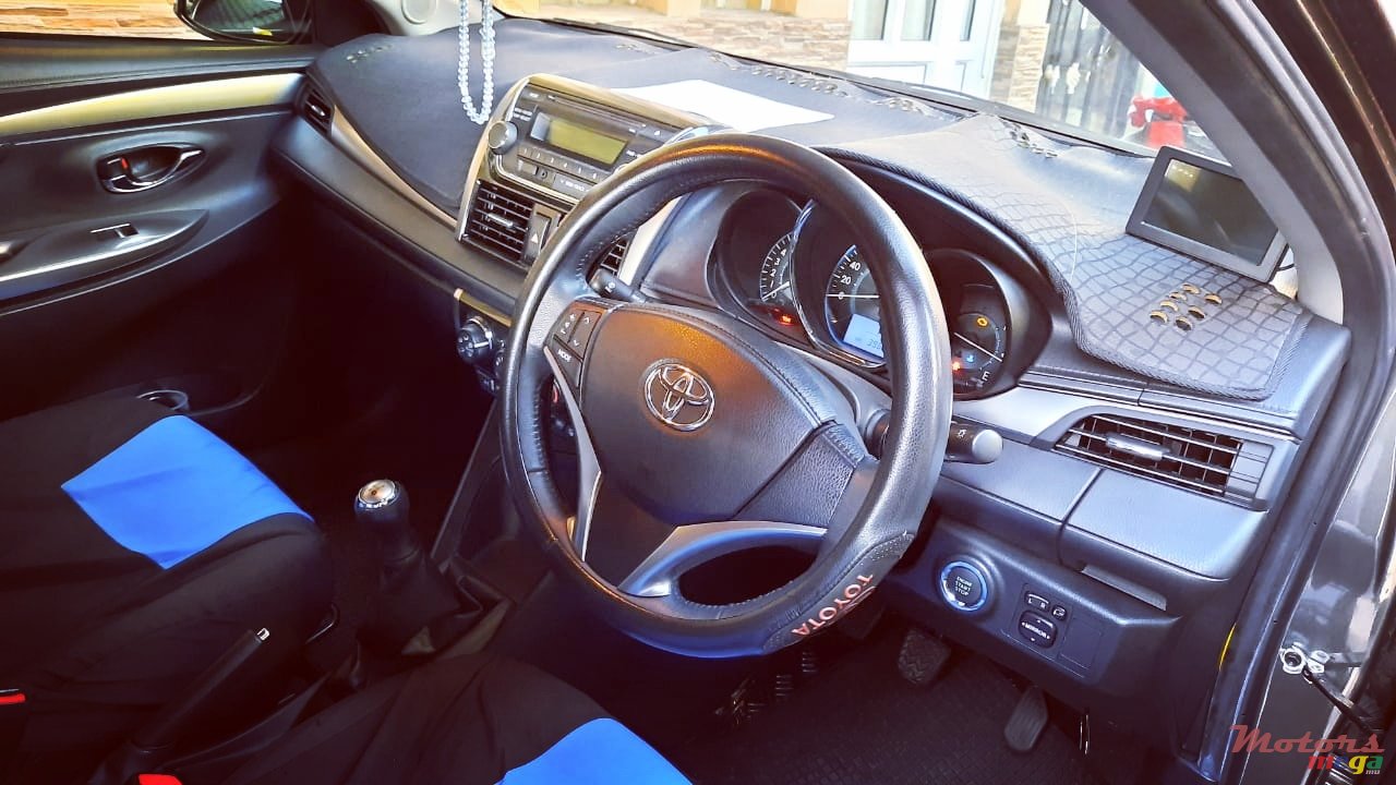 2015' Toyota Yaris photo #4