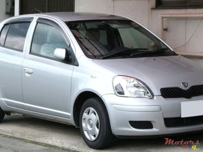 2001' Toyota Vitz photo #1