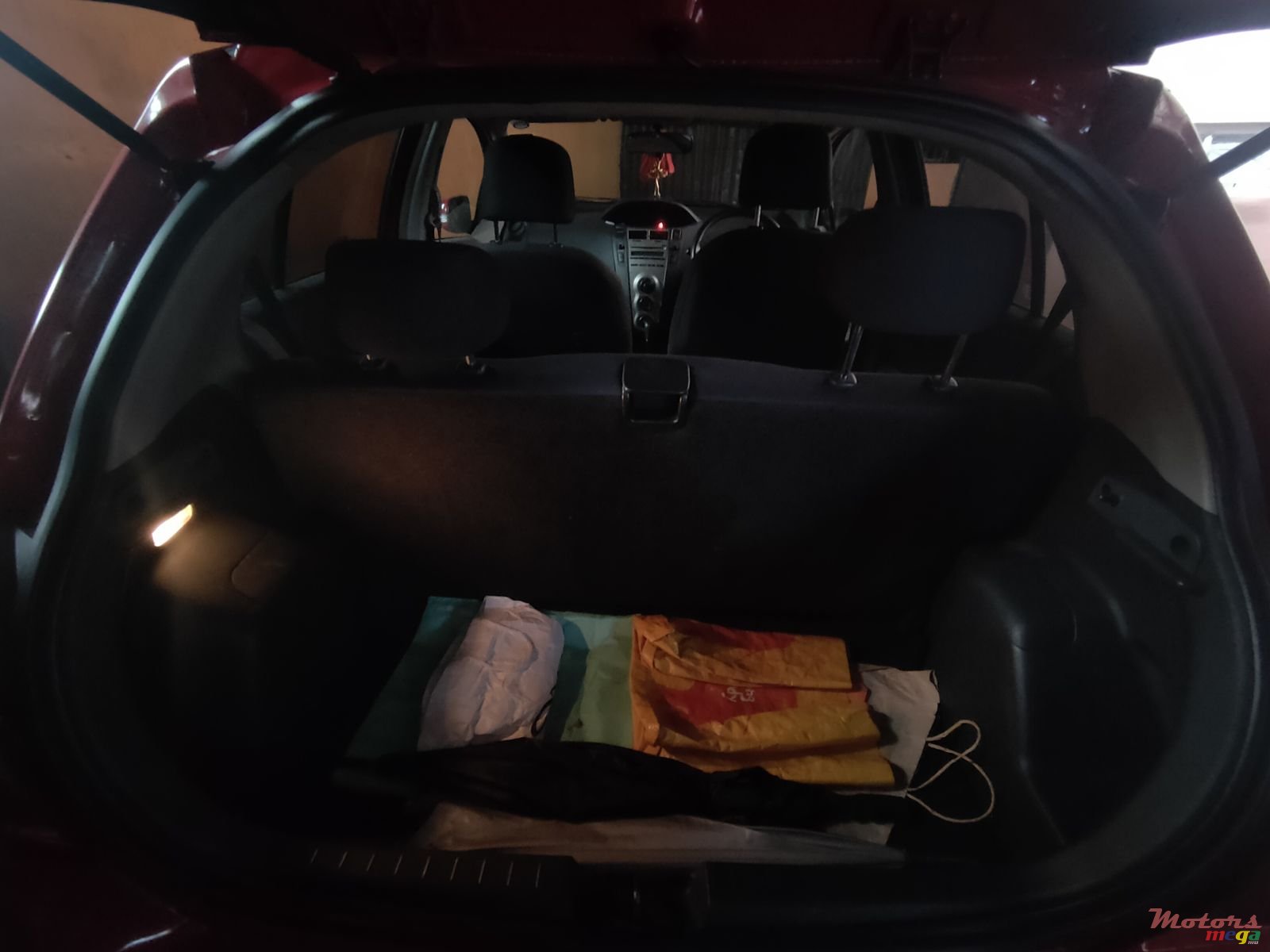 2011' Toyota Vitz photo #5