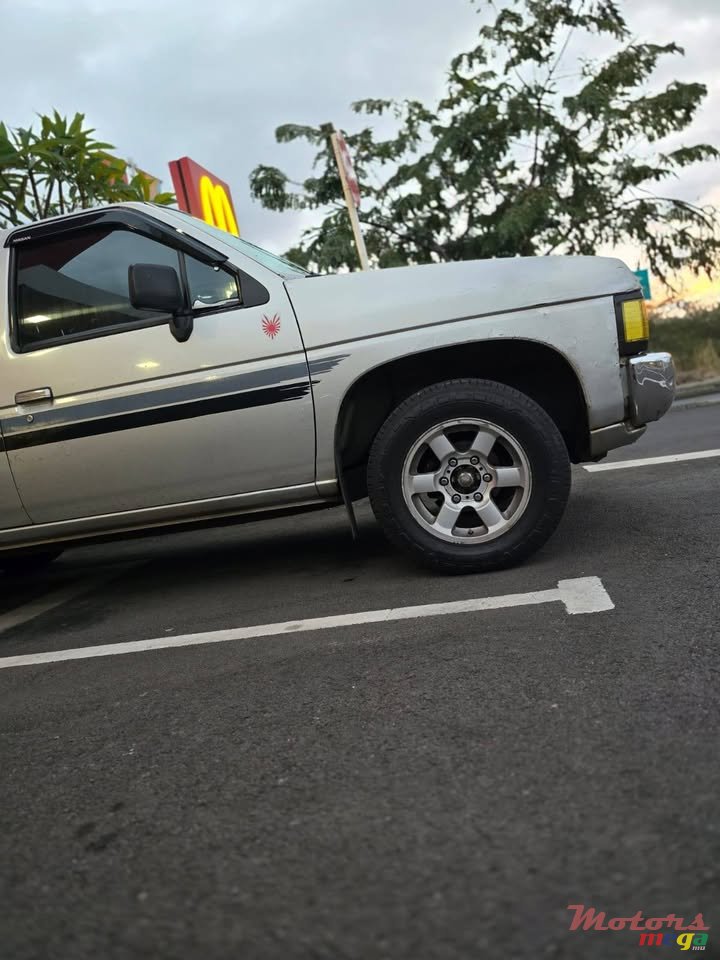 1997' Nissan Pickup photo #3