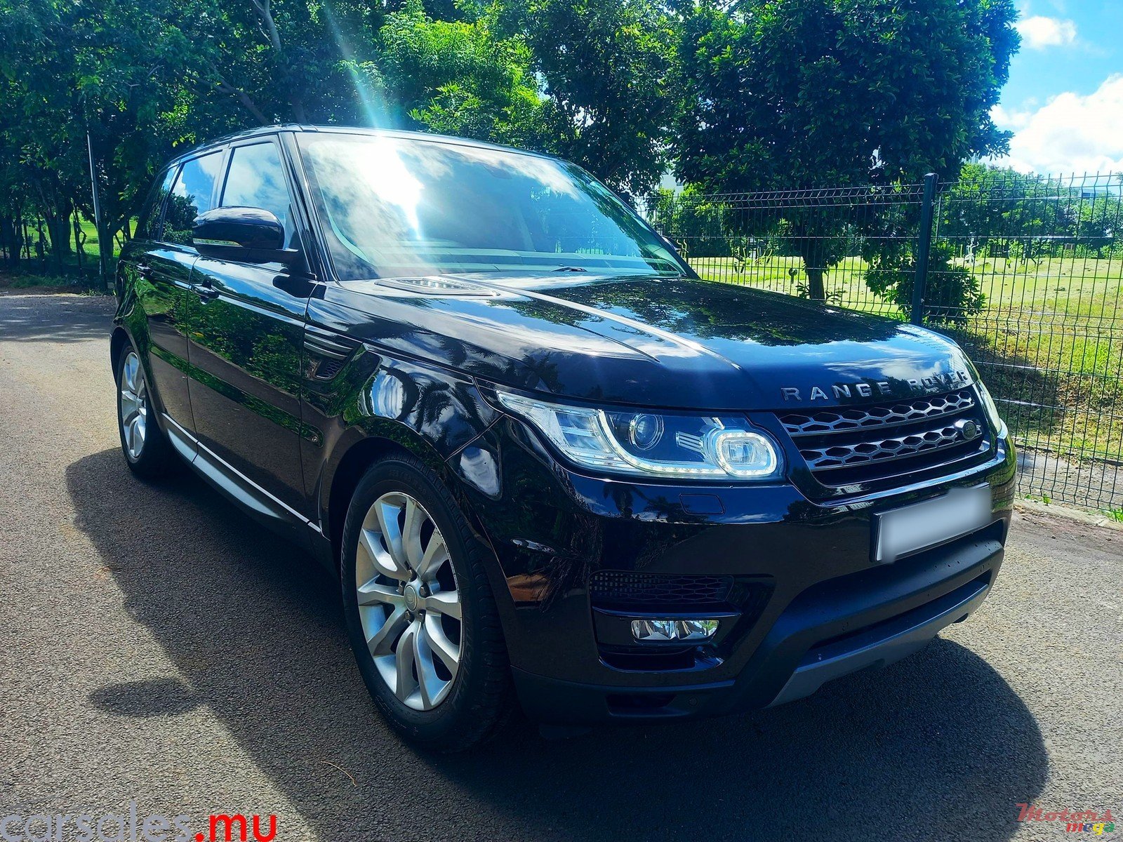 2017' Land Rover Range Rover Sport SE SDV6 3.0 Diesel photo #2