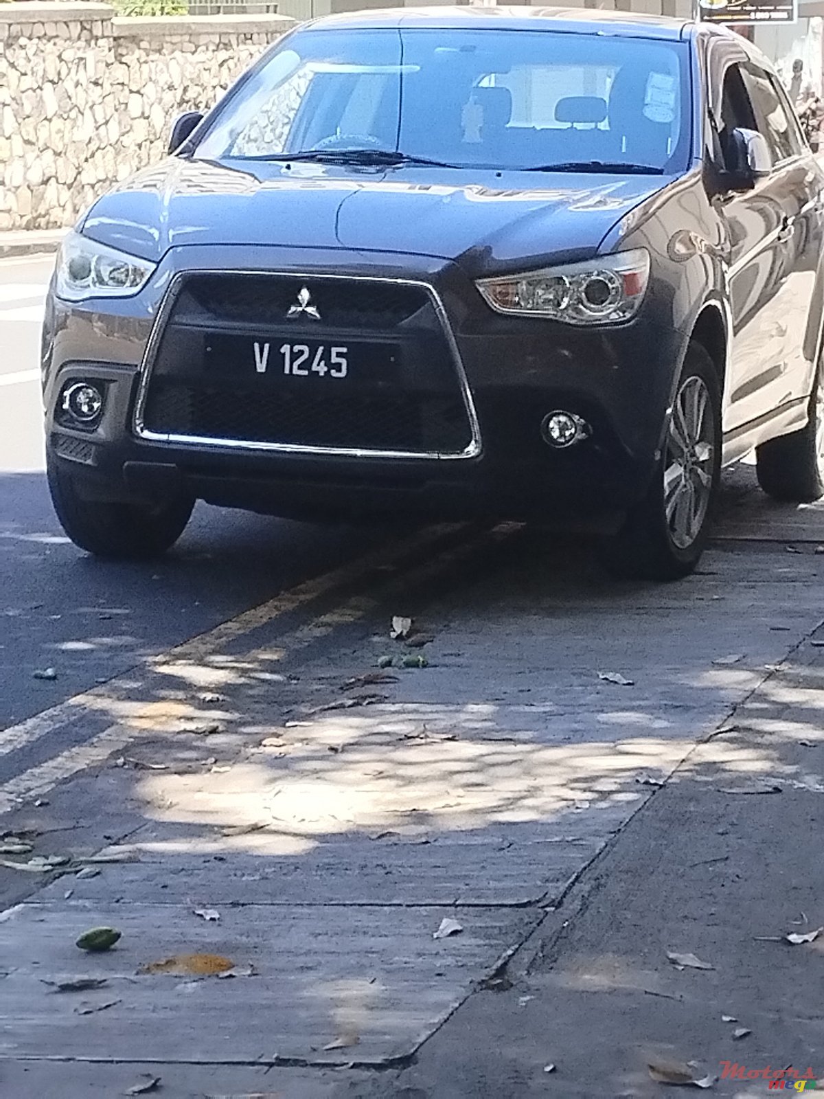 2012' Mitsubishi ASX photo #1