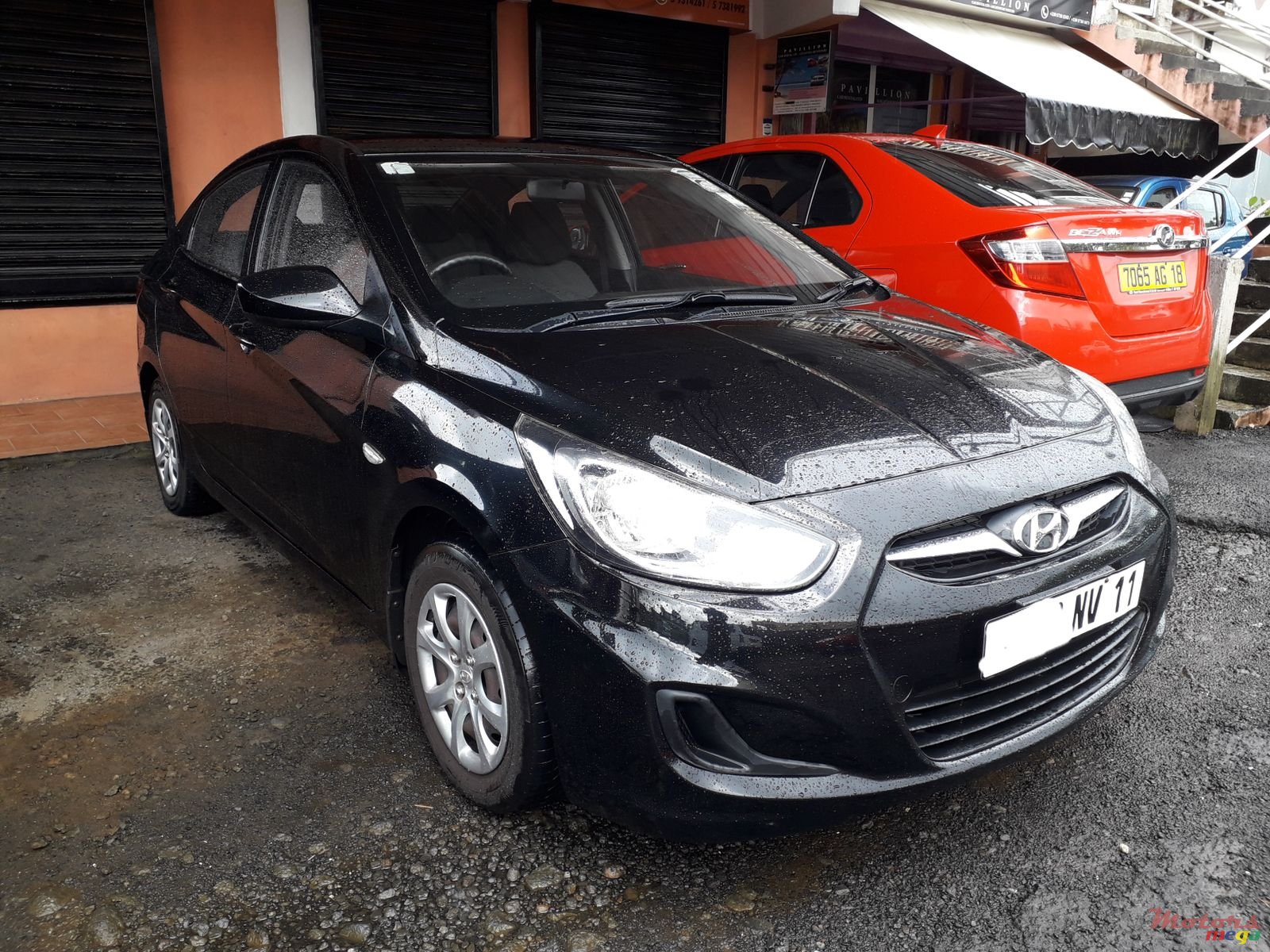 2011' Hyundai Accent Automatic photo #2