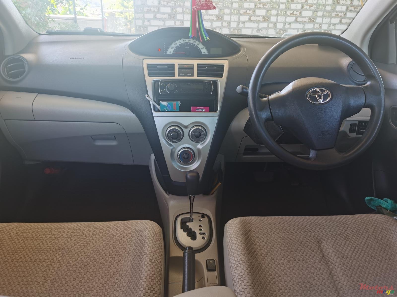 2007' Toyota Yaris Belta photo #3