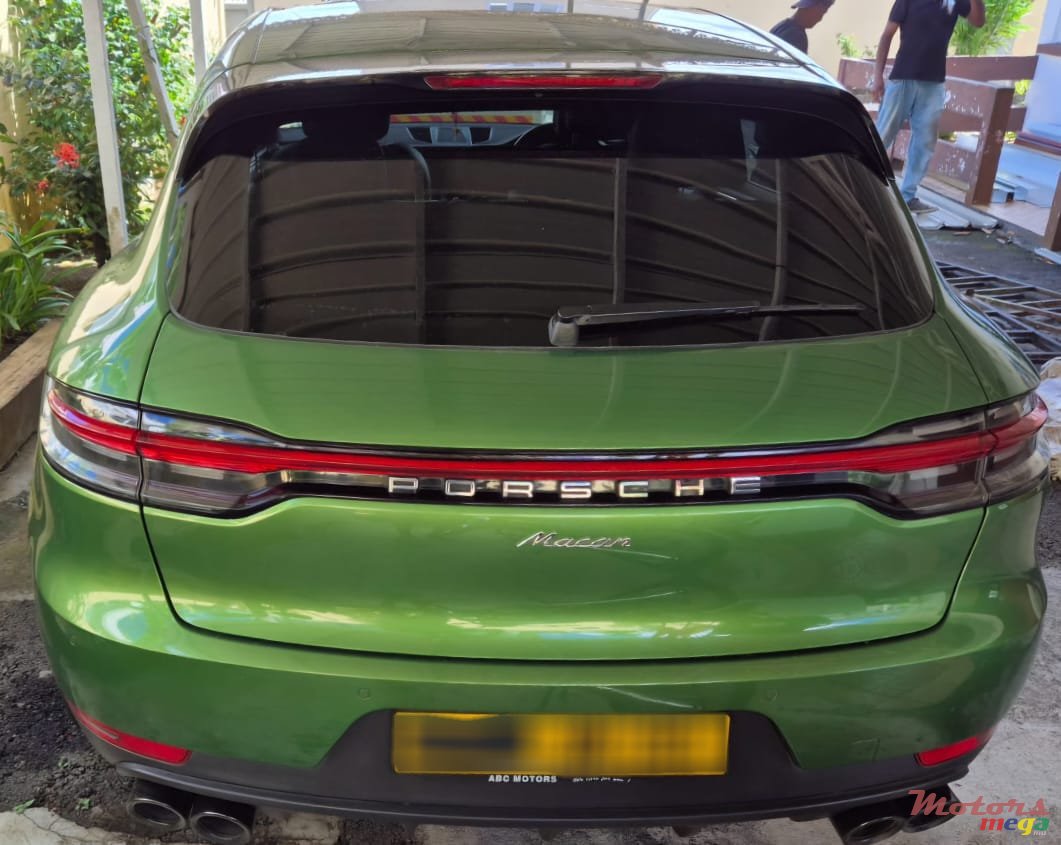2020' Porsche Macan photo #3