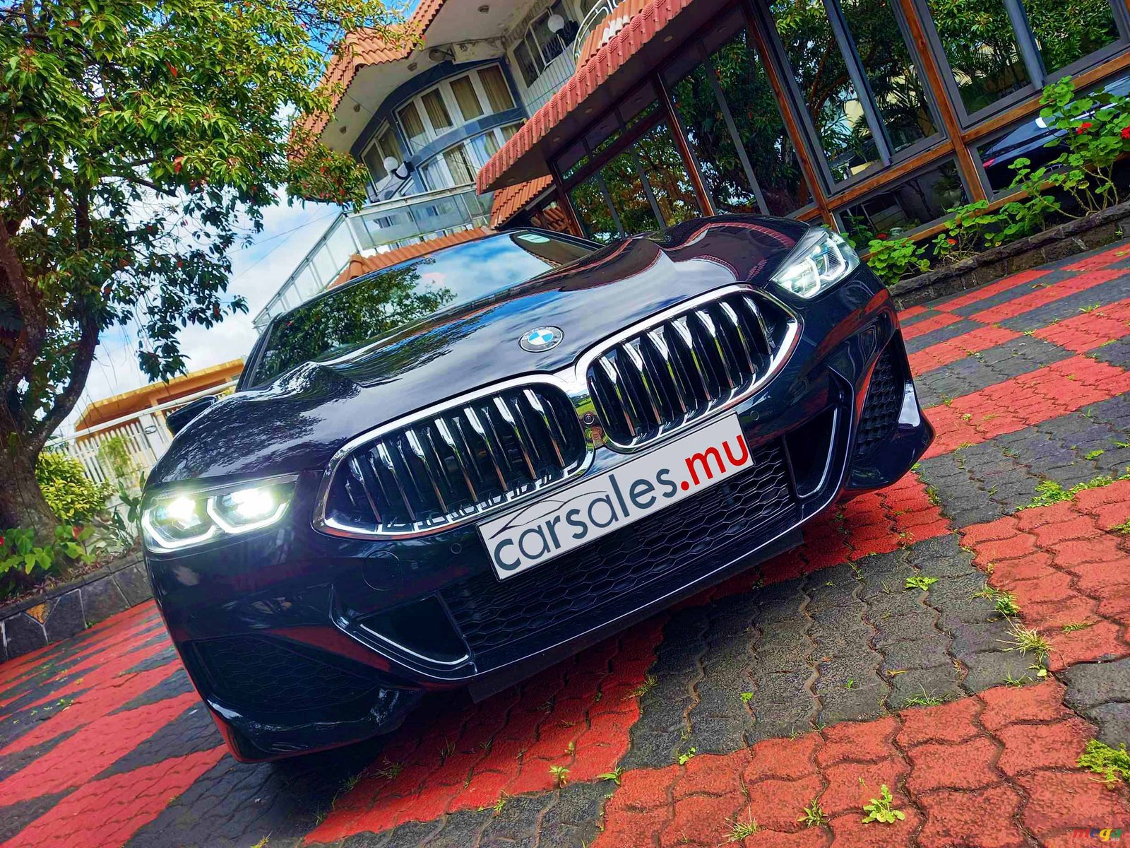 2021' BMW 8 Series 840i M Sport Package photo #1