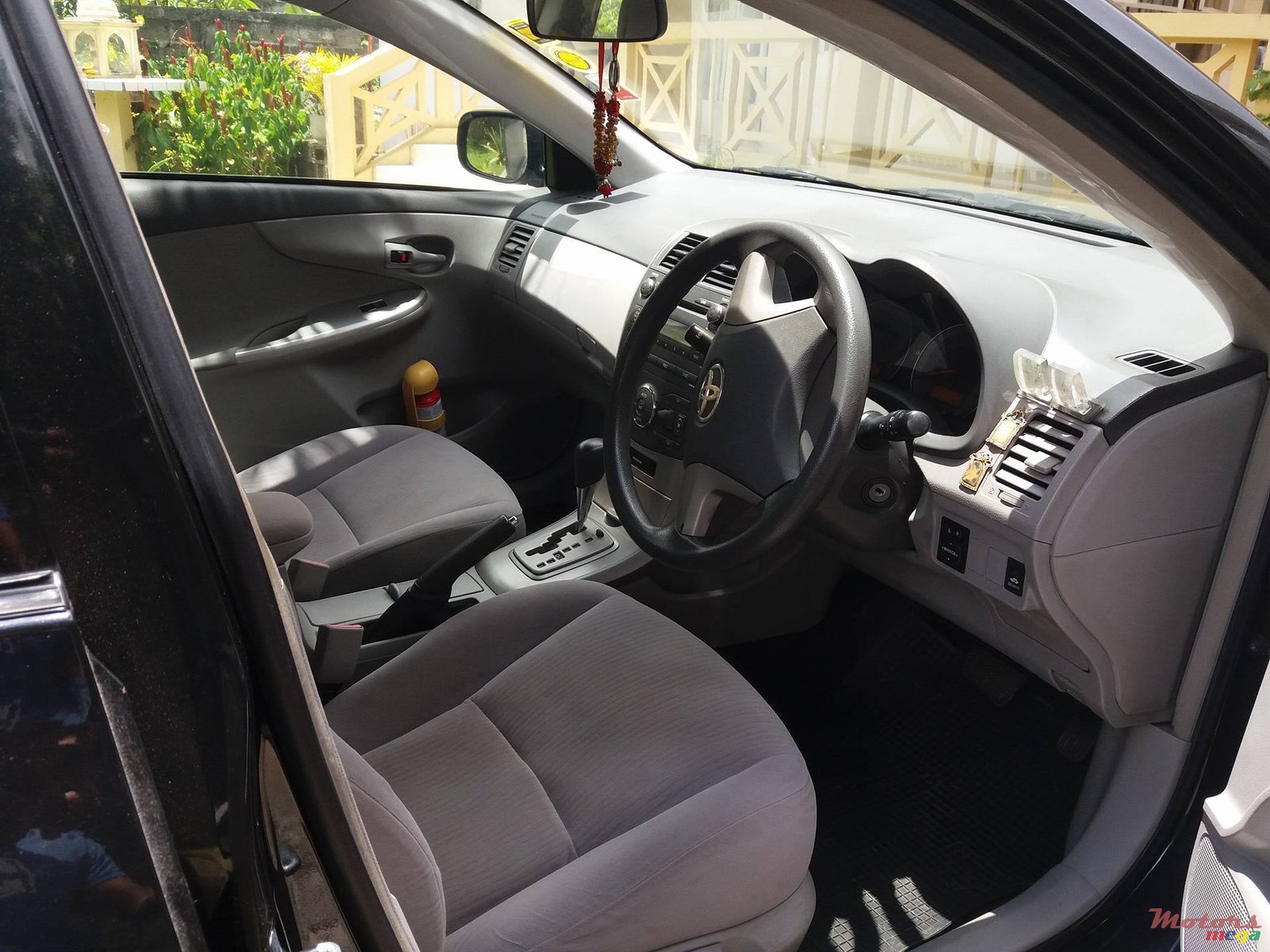 2009' Toyota Corolla photo #1