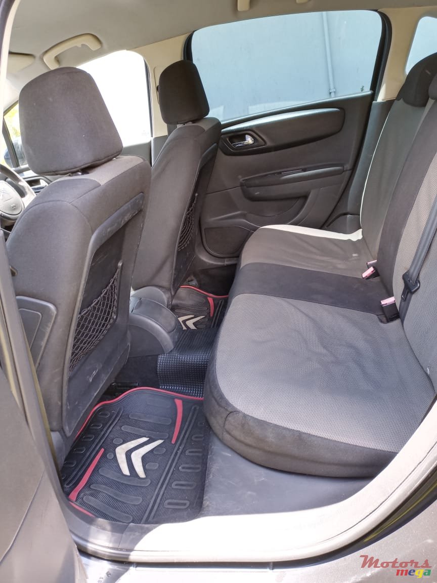 2010' Citroen C4 photo #1