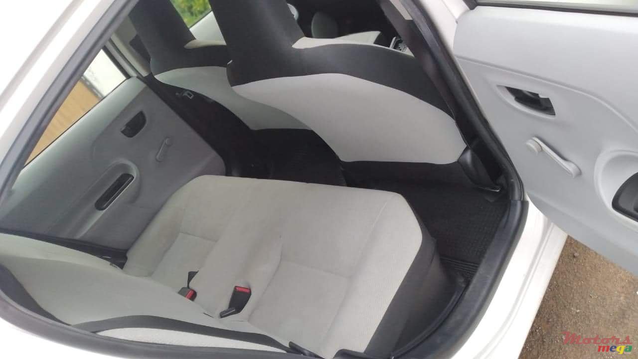 2014' Toyota Aqua photo #1