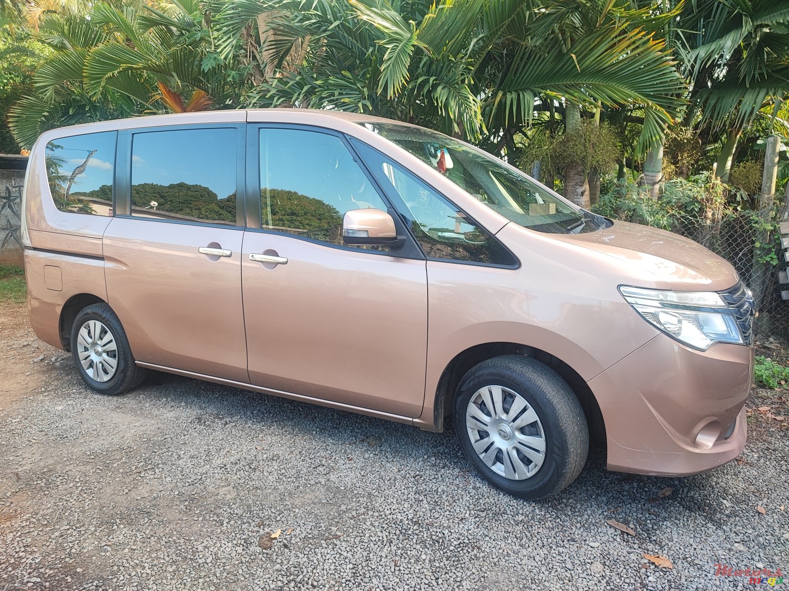 2016' Nissan Serena photo #1