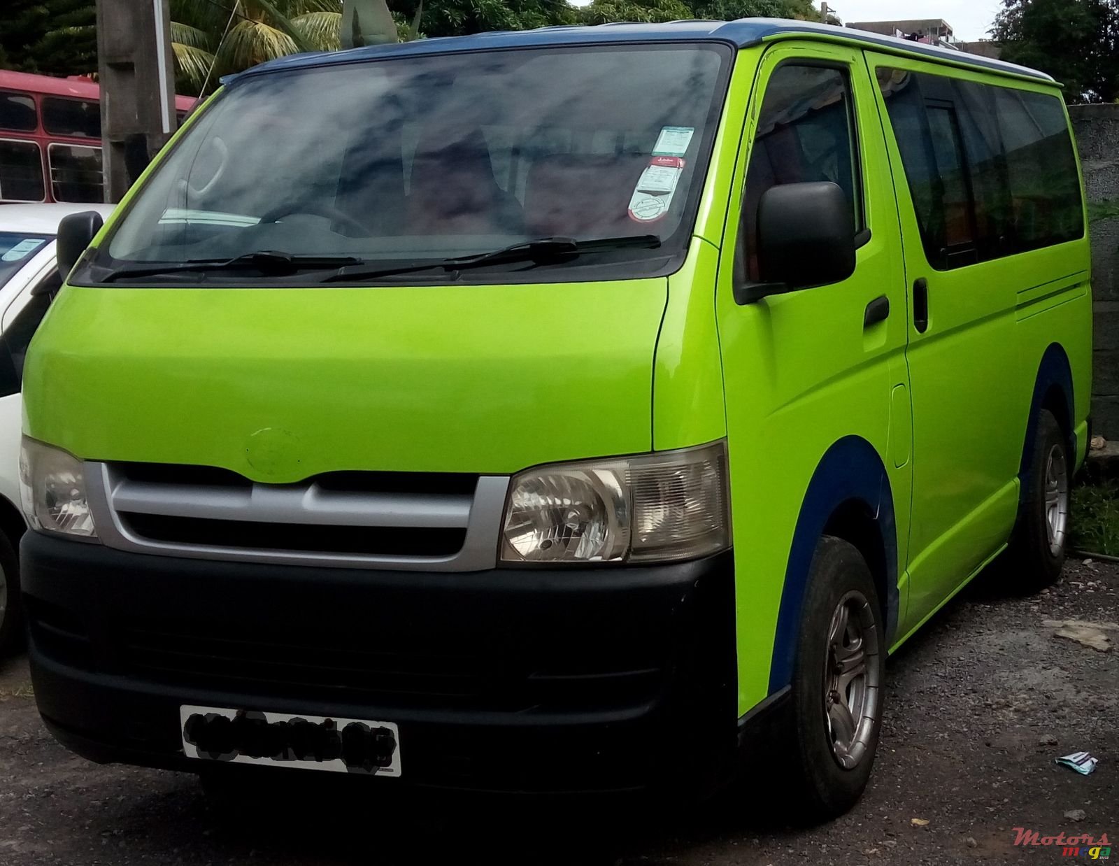 2005' Toyota HiAce photo #3