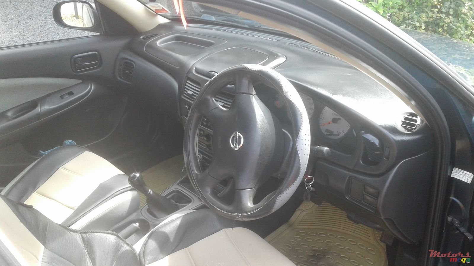 2005' Nissan Sunny photo #2