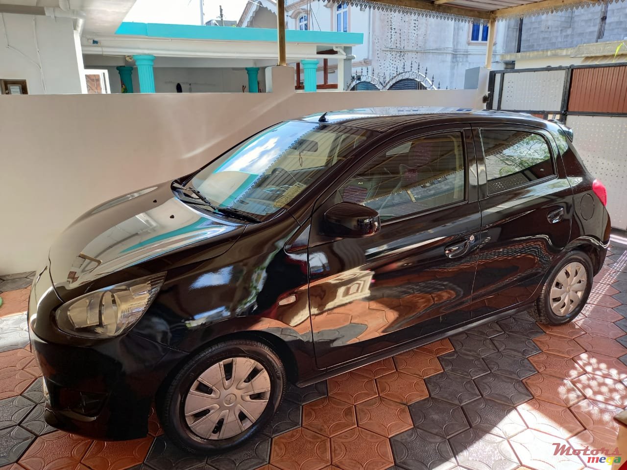 2015' Mitsubishi Mirage photo #1