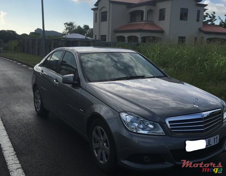 2011' Mercedes-Benz C-Class photo #2