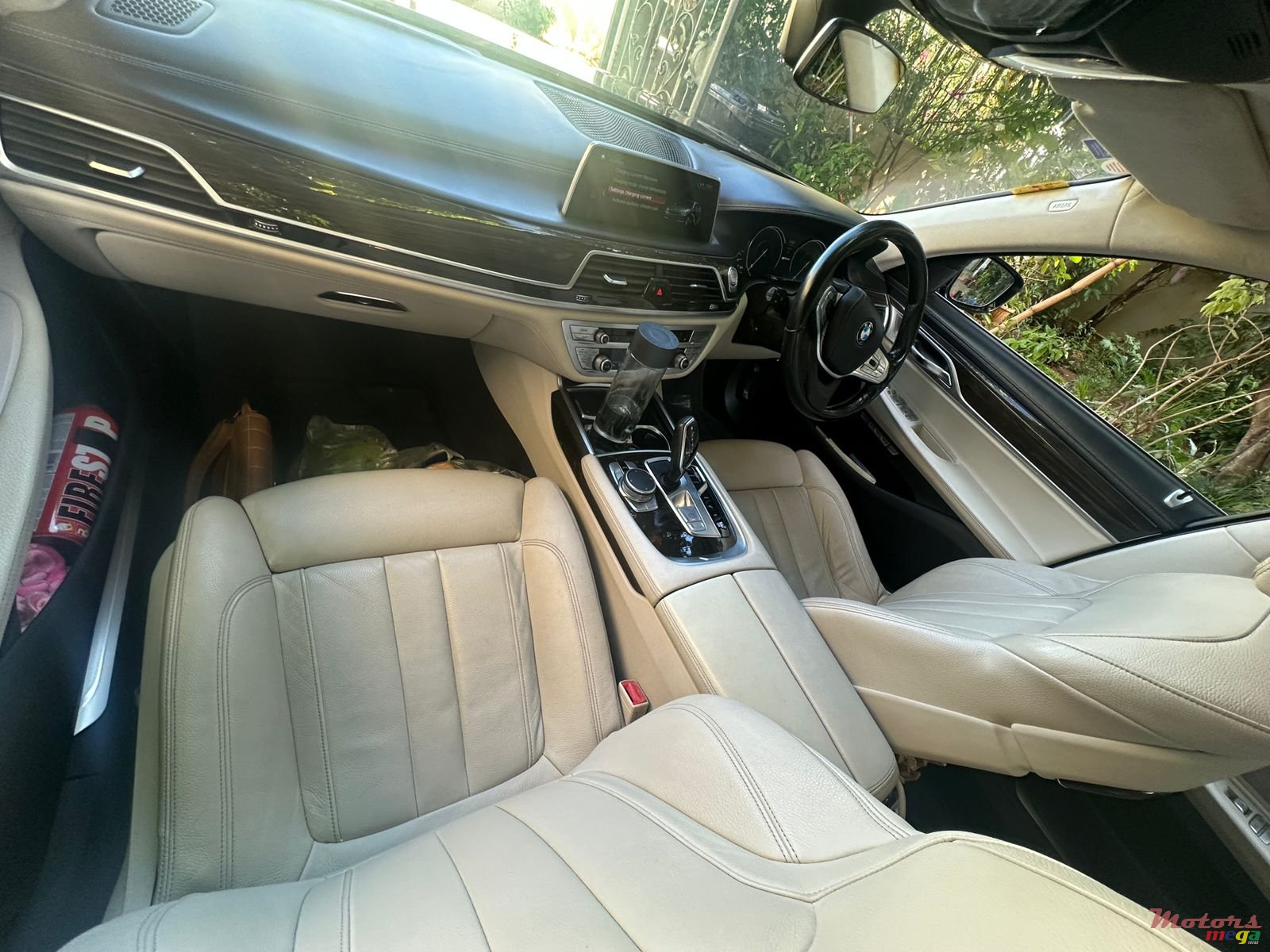 2017' BMW 740 740e photo #6