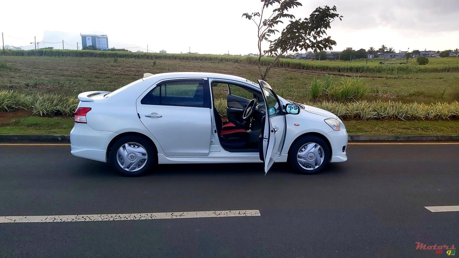 2008' Toyota photo #7