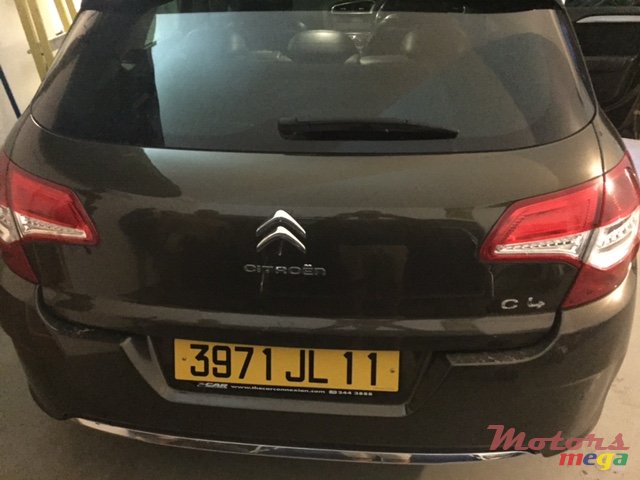 2011' Citroen C4 exlusive photo #3