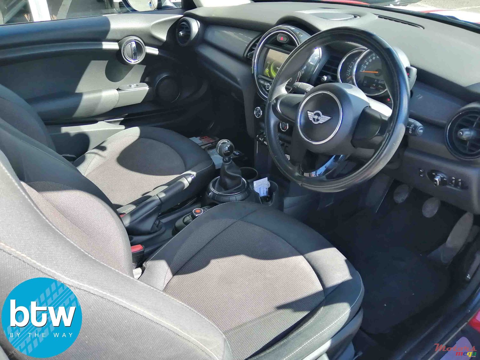 2015' MINI Cooper photo #6