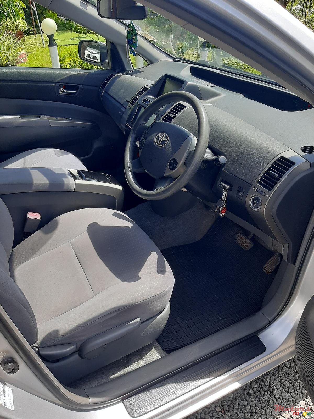 2010' Toyota Prius photo #7