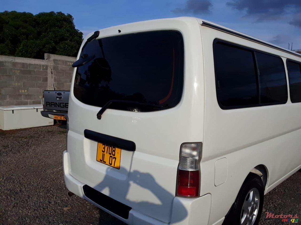 2007' Nissan NP300 photo #2