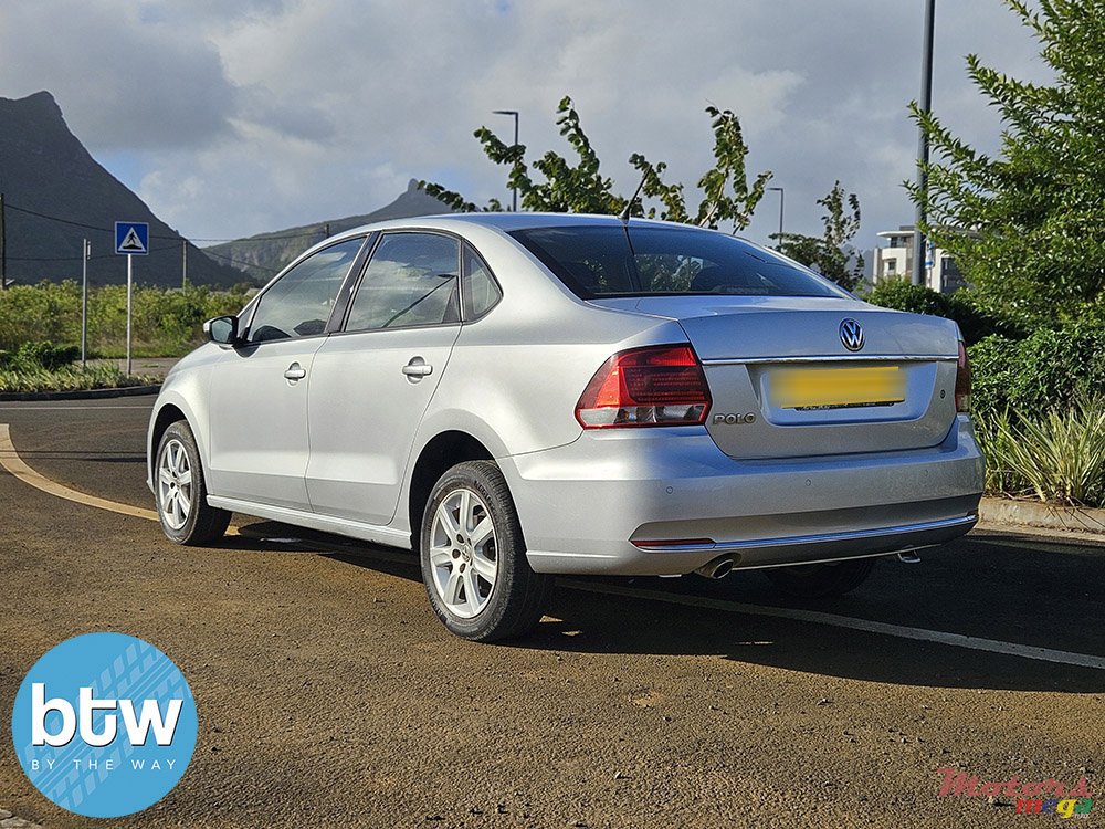 2017' Volkswagen Polo photo #7