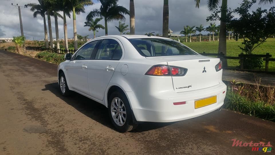 2011' Mitsubishi Lancer photo #2