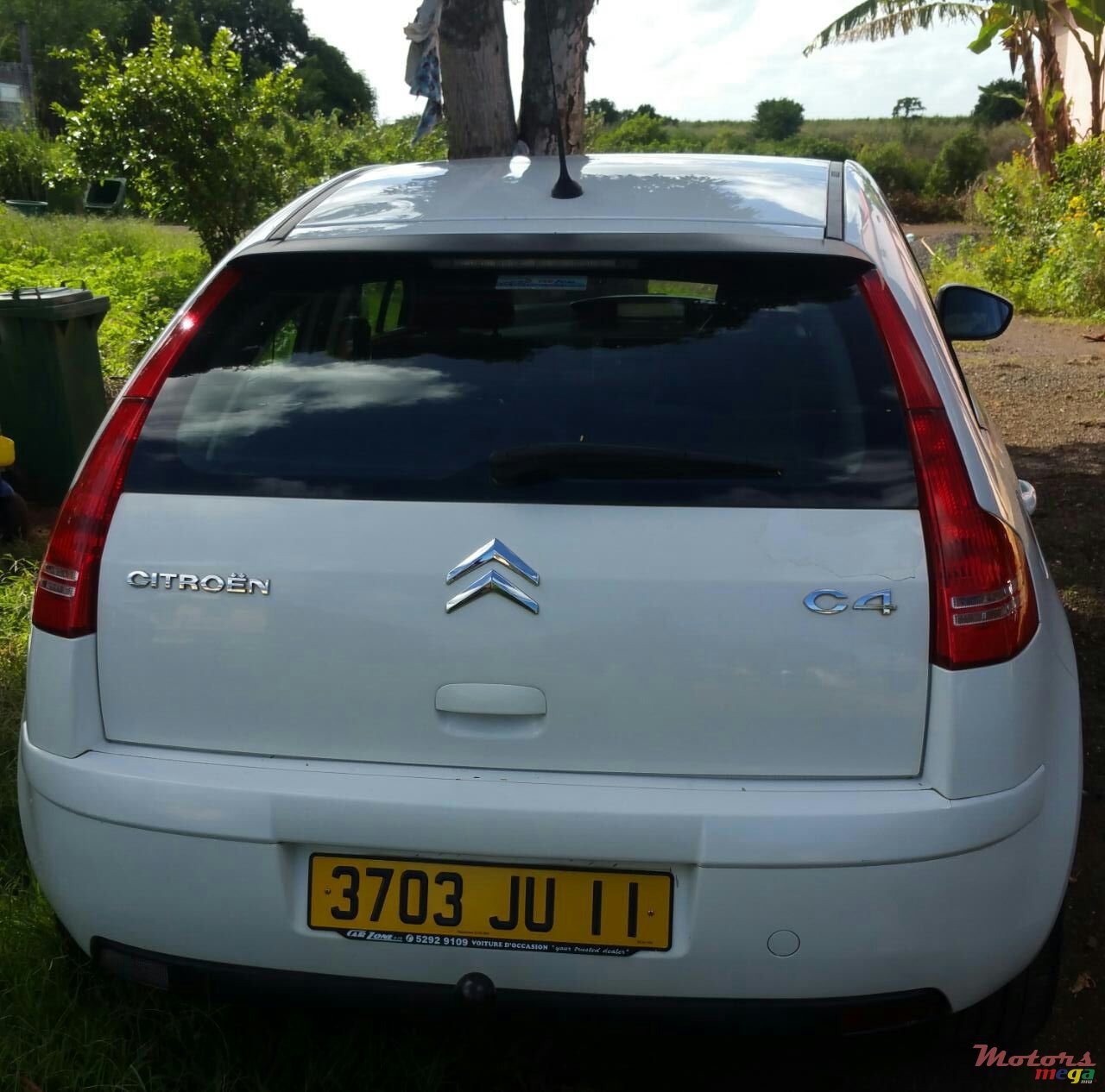 2011' Citroen C4 photo #2