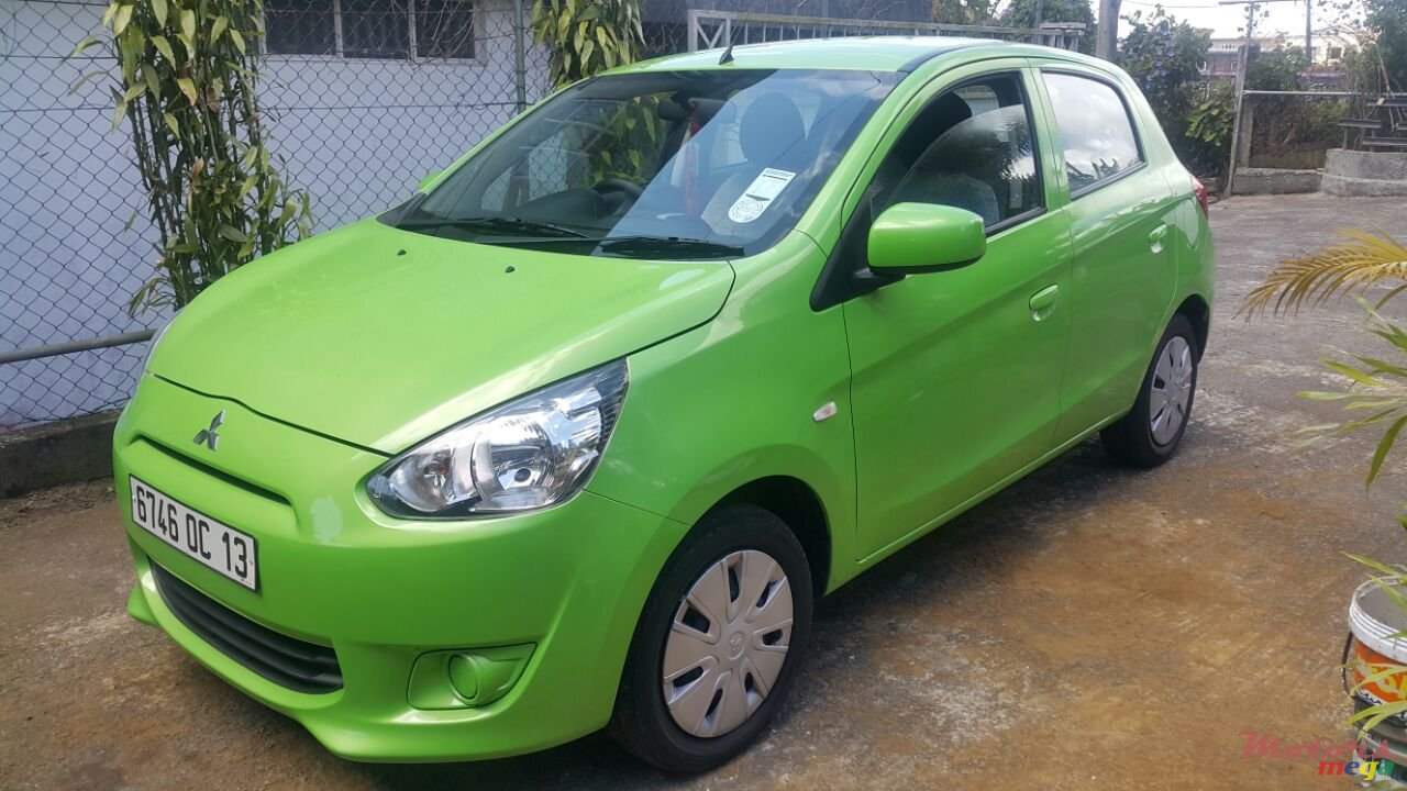 2013' Mitsubishi Mirage photo #3