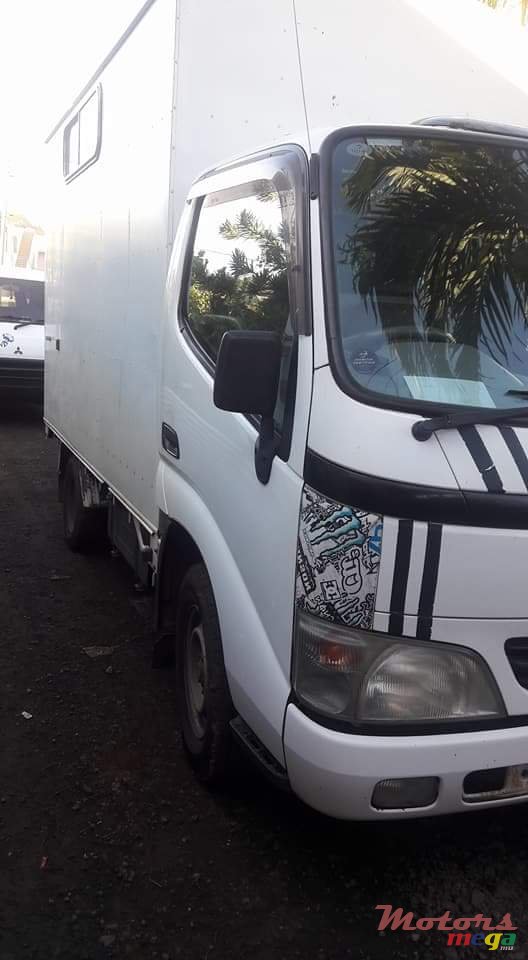 2004' Toyota Turbo photo #2