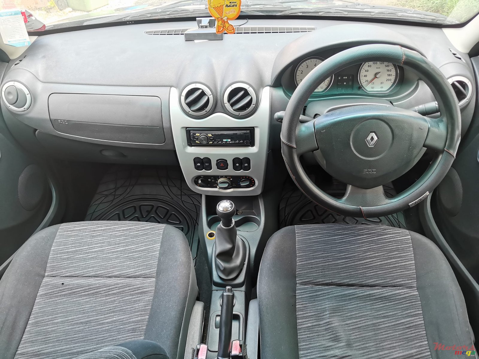 2009' Renault Sandero photo #5