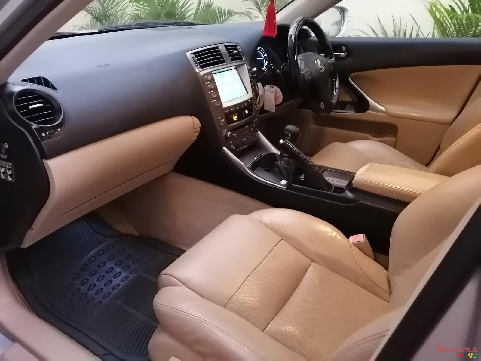 2008' Lexus IS 220D photo #4