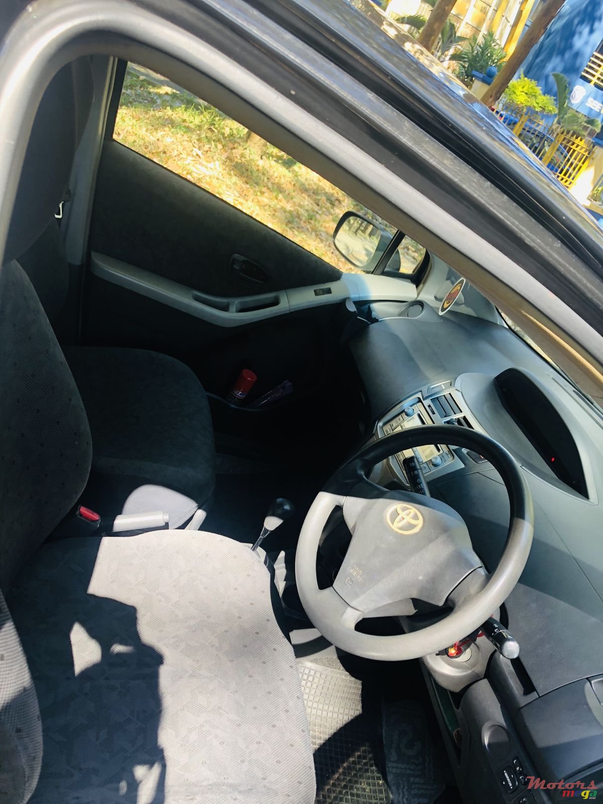 2011' Toyota Vitz photo #3