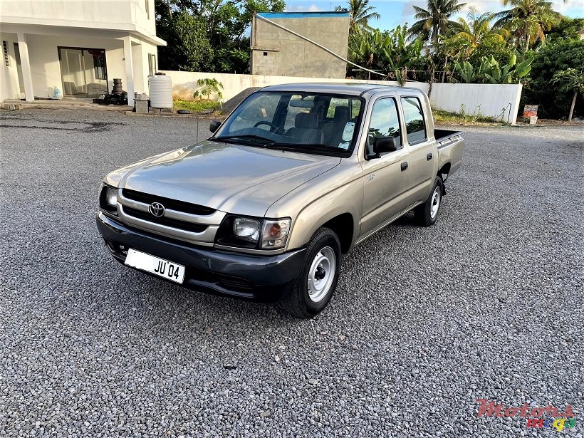 2004' Toyota Hilux Manual 2X4 JAPAN photo #2
