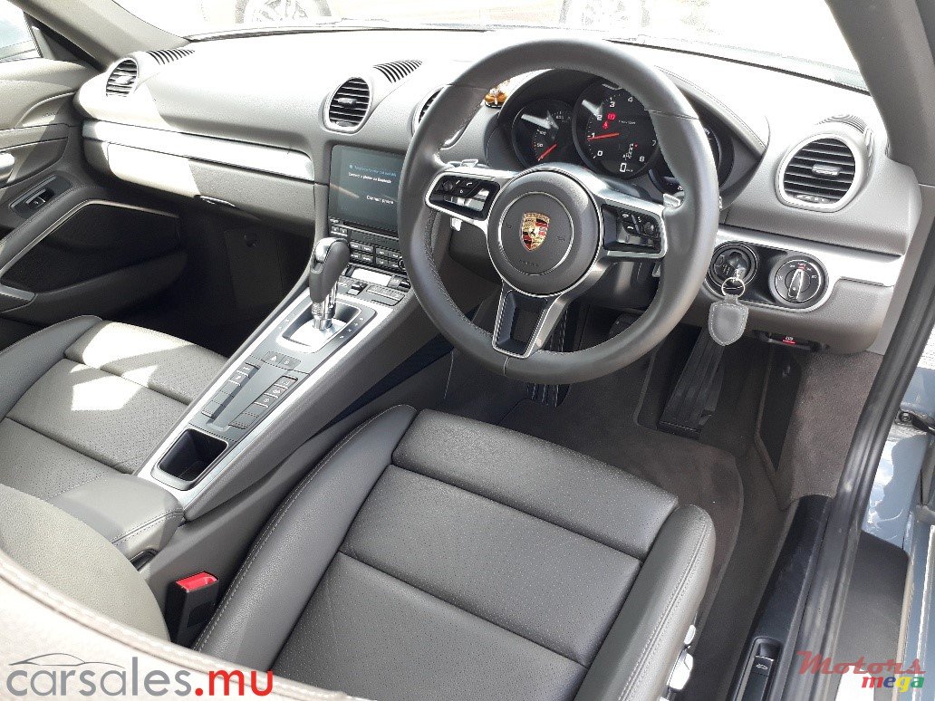 2017' Porsche Cayman 718 photo #6