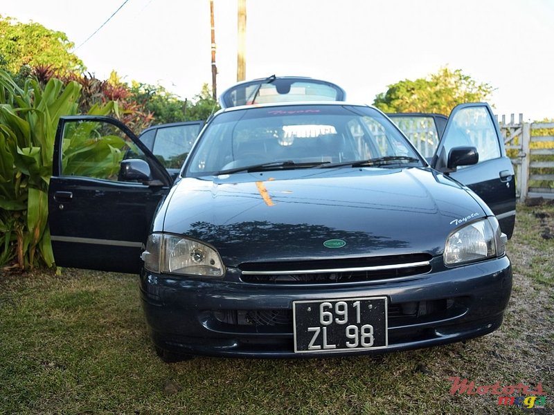 1998' Toyota Starlet photo #1