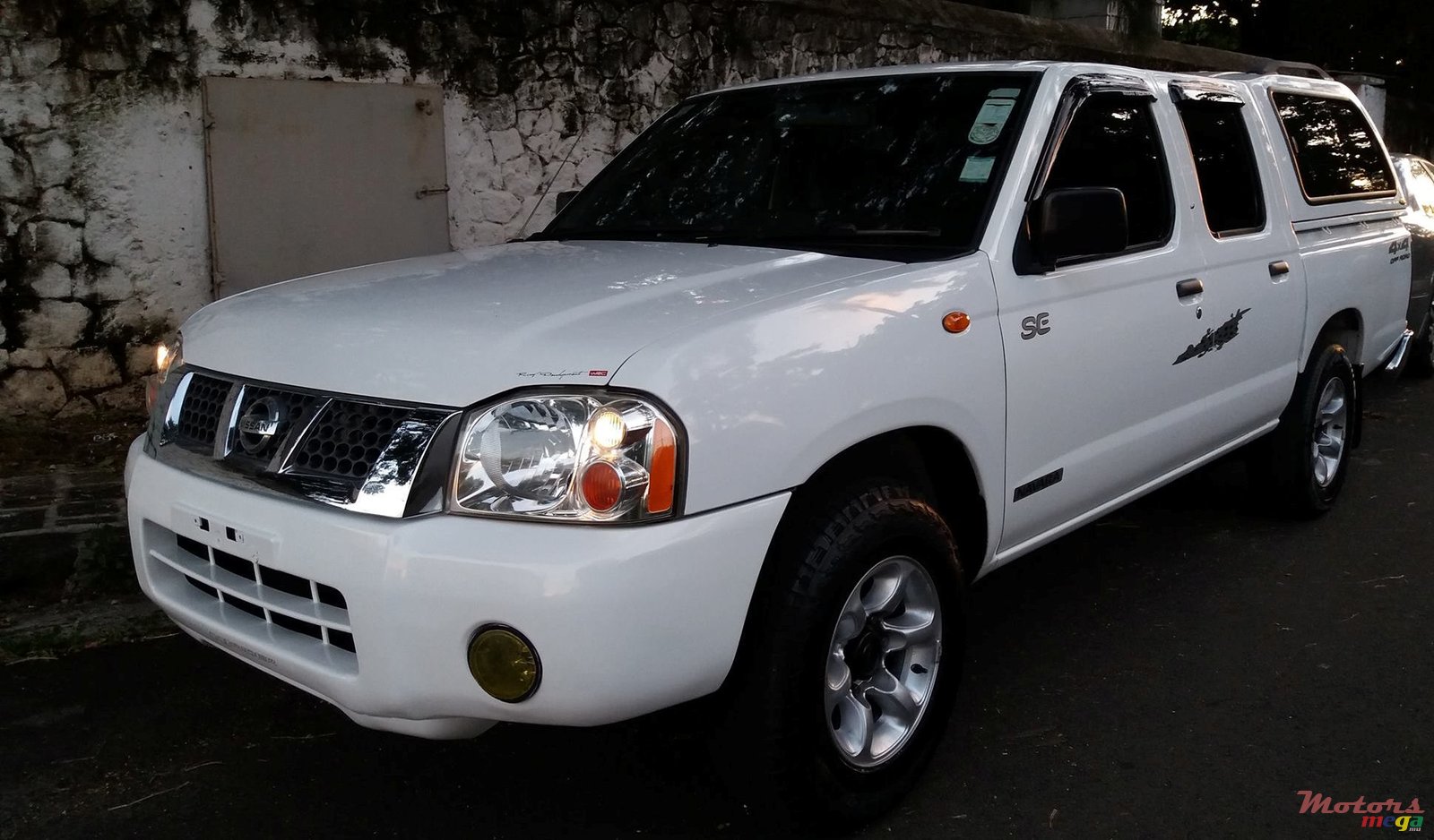 2010' Nissan Navara photo #1