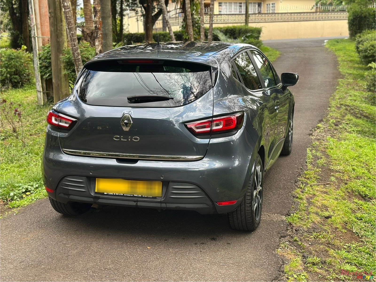 2020' Renault Clio intens photo #3