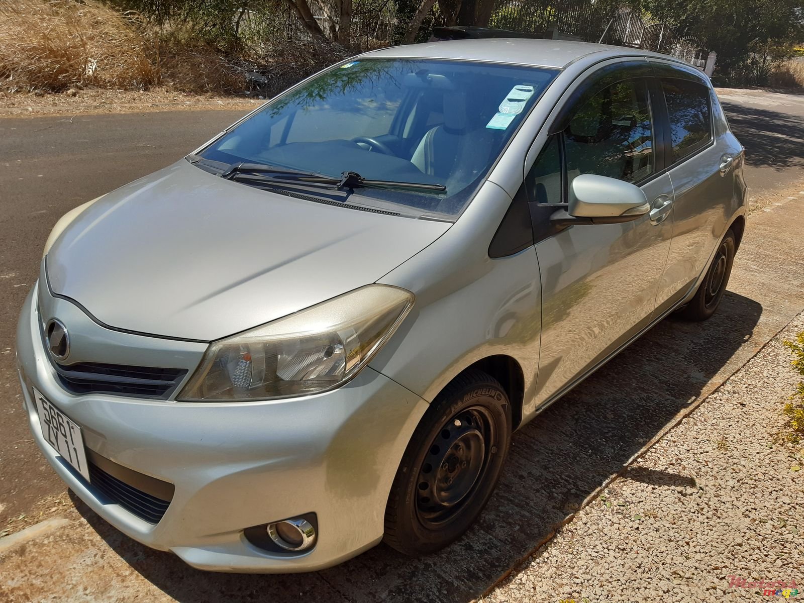 2011' Toyota Vitz photo #1