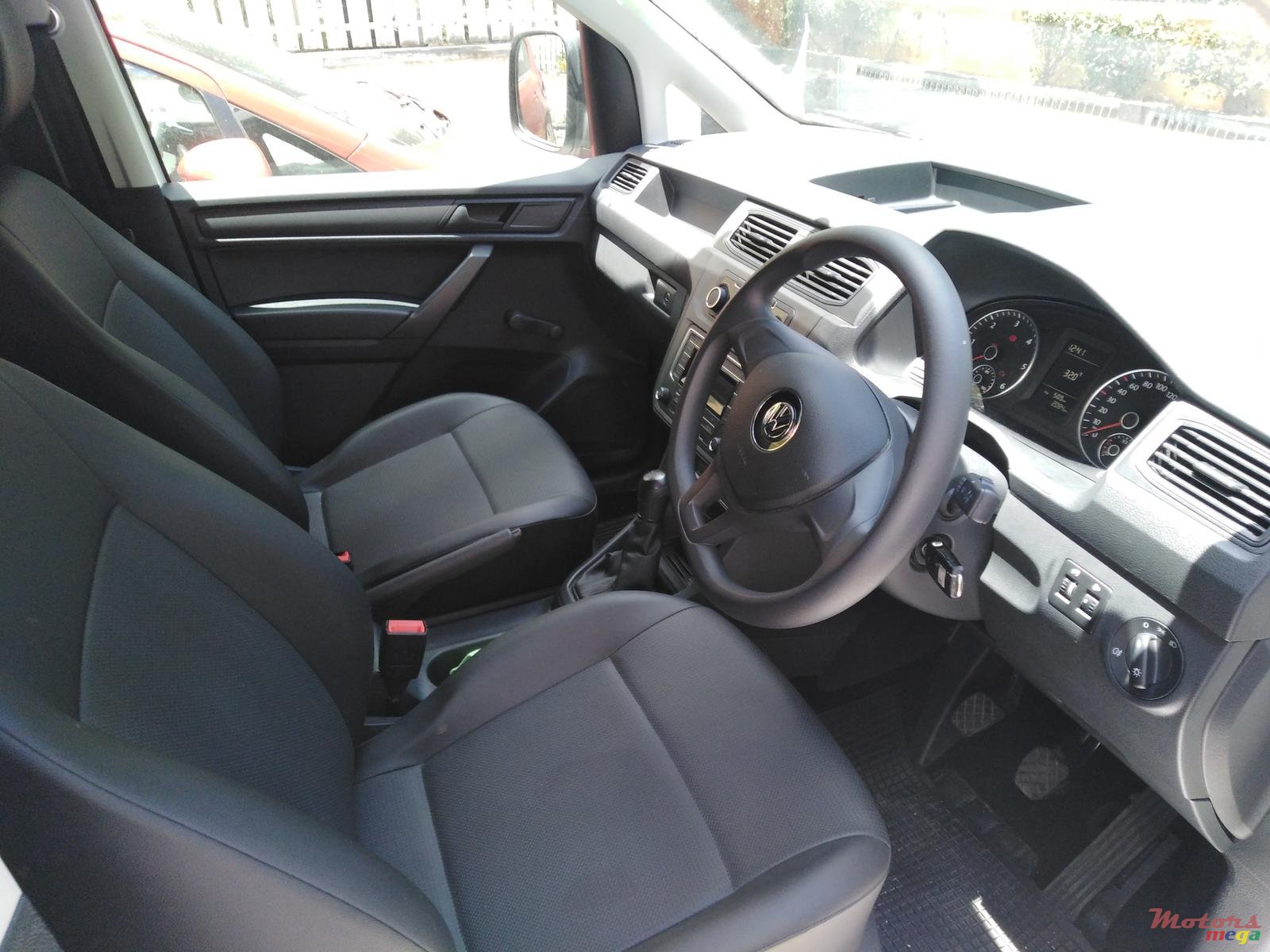 2018' Volkswagen Caddy cargo Panel Van photo #4