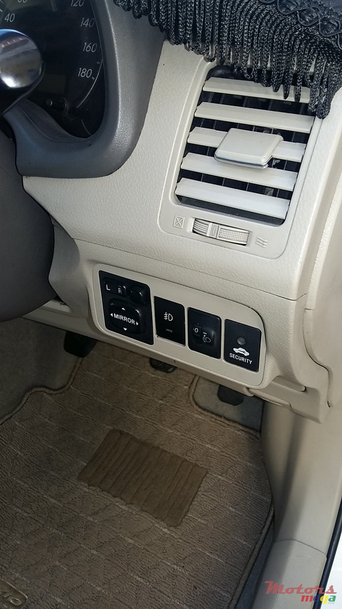 2007' Toyota Axio photo #3