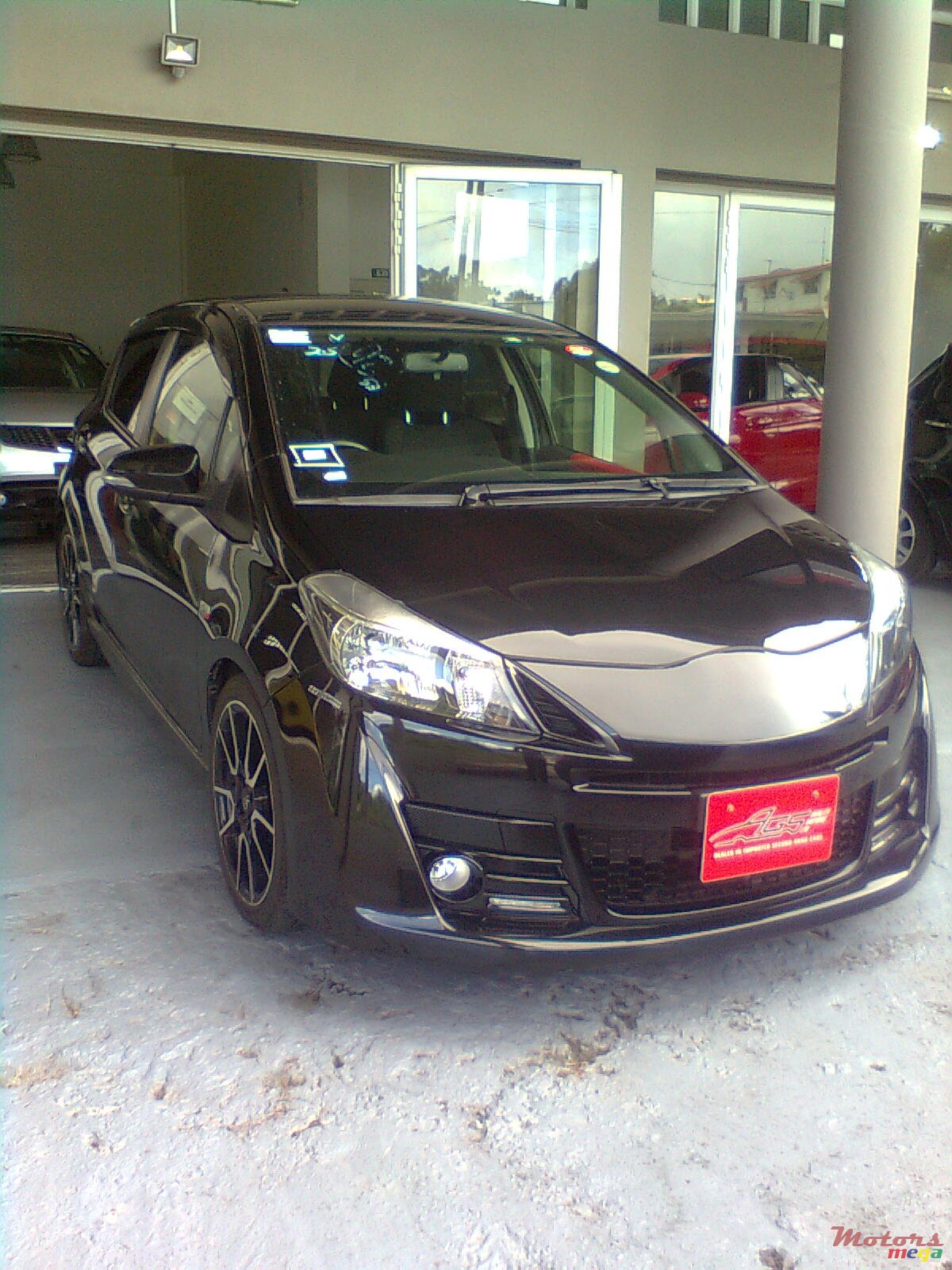 2012' Toyota Vitz RS GS photo #3