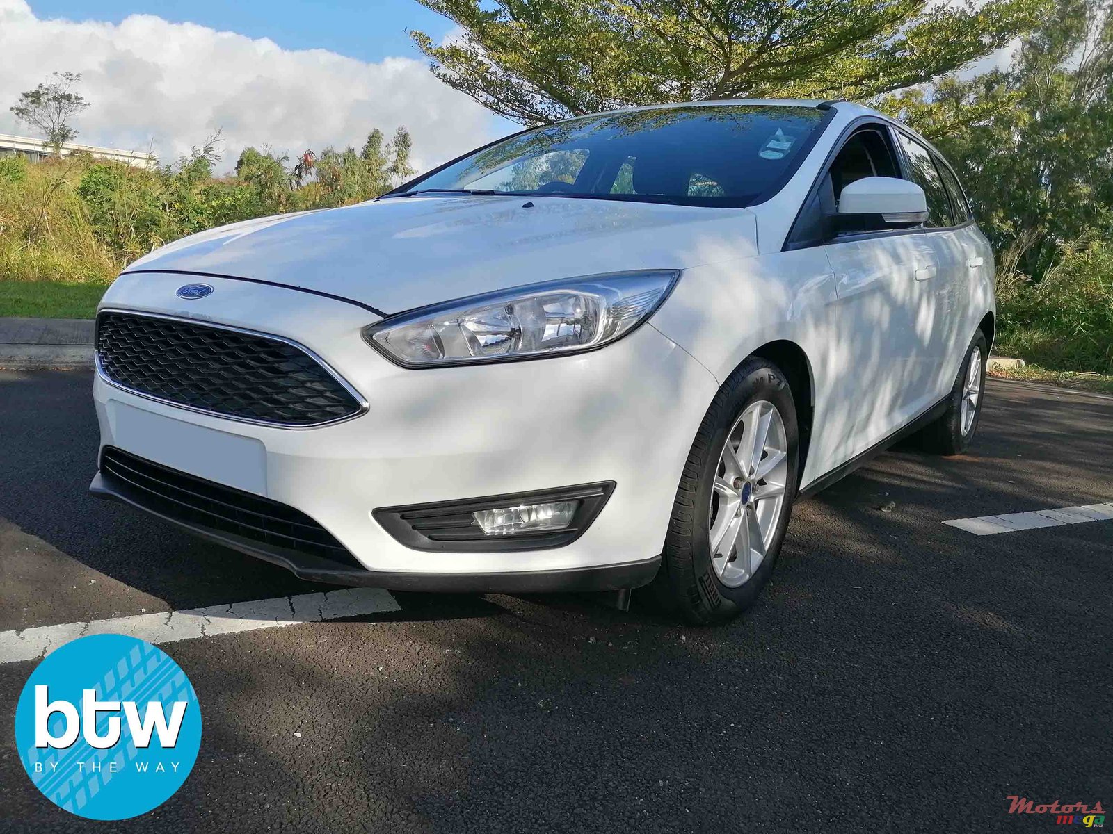 2017' Ford Focus photo #2