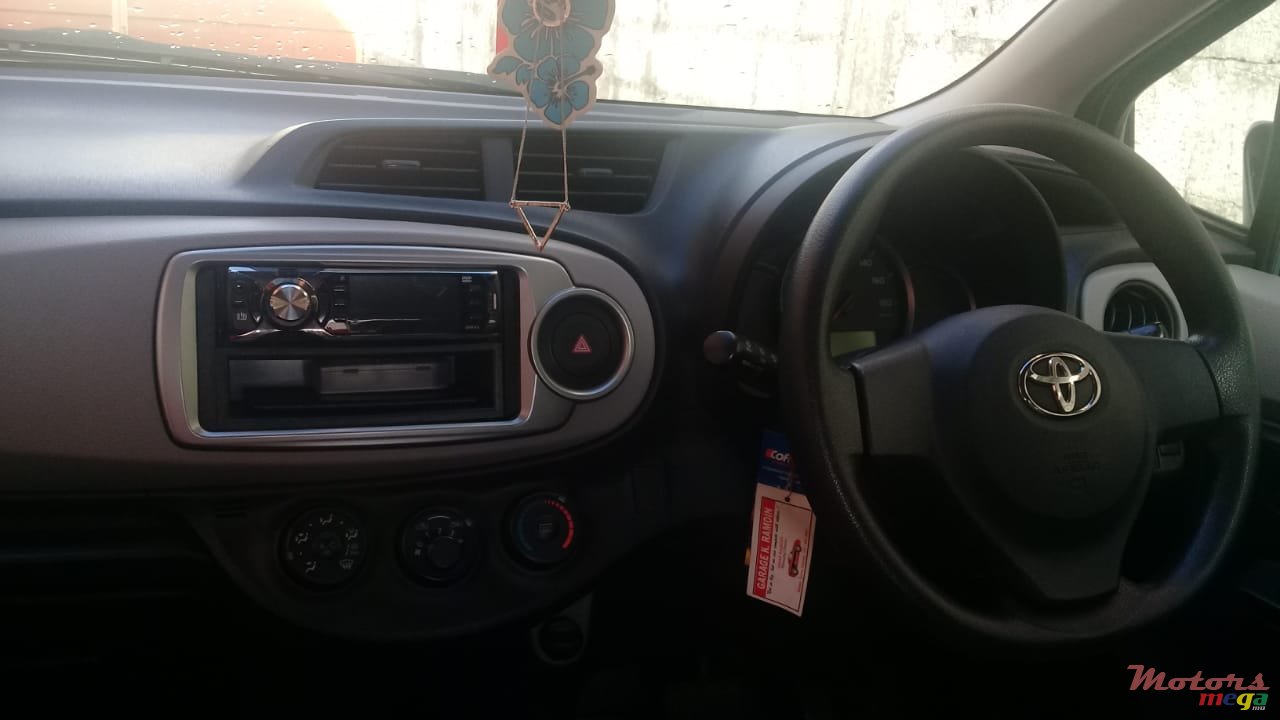 2012' Toyota Vitz photo #3