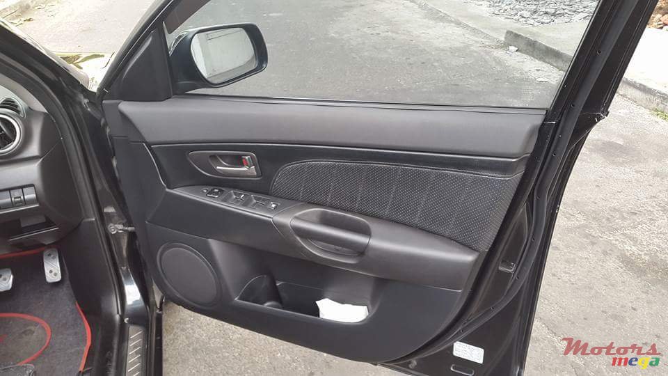 2004' Mazda photo #5